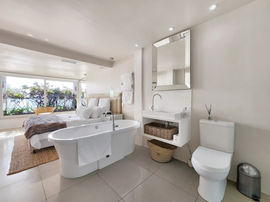 To Let 4 Bedroom Property for Rent in Clifton Western Cape